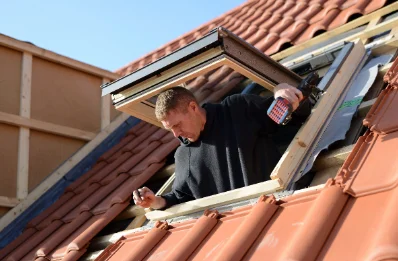 Pose de fenêtres de toit Velux à Isola